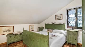 Honeymoon Apartment, Multiple Bedrooms (Champlas Suite)