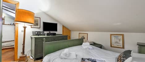 Departamento de luna de miel, varias habitaciones (Champlas Suite) | 1 habitación, espacio para trabajar con laptop, wifi y ropa de cama