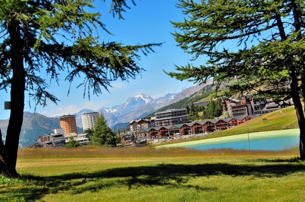 A mountain resort with buildings, a ski lift, and a lake. - Champlas Suite - Balcony Views, Sleeps 4 (Sestriere)