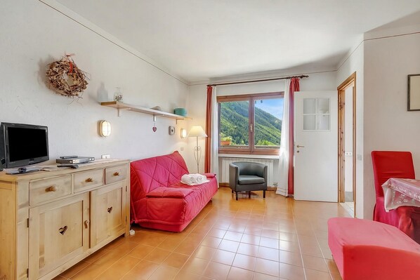 Standard Apartment, Multiple Bedrooms (Argentera Apartment) | Living area | 21-inch flat-screen TV with satellite channels, DVD player - Argentera Apartment (Sauze di Cesana)