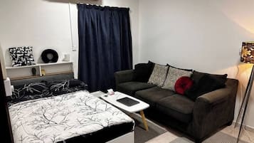 Bureau, fer et planche à repasser, Wi-Fi, draps fournis