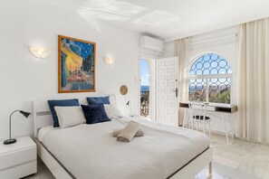 Iron/ironing board, WiFi, bed sheets - Private Villa with Sea Views in Torreblanca, Fuengirola (Fuengirola)