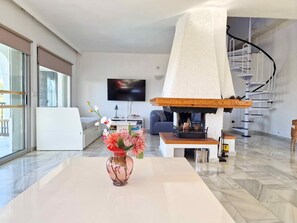 Unclassified image, 4 of 23, button