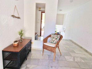 Unclassified image, 5 of 23, button