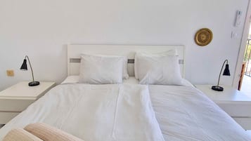 Iron/ironing board, WiFi, bed sheets