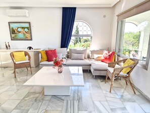 Unclassified image, 3 of 23, button