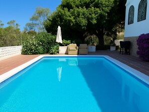 Unclassified image, 5 of 23, button