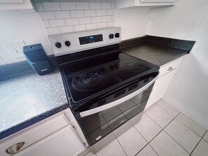 Microonde, forno, piano cottura, lavastoviglie