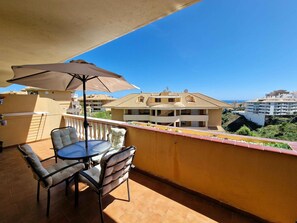 Outdoor dining - Apartment Near the Beach in Fuengirola (Fuengirola)