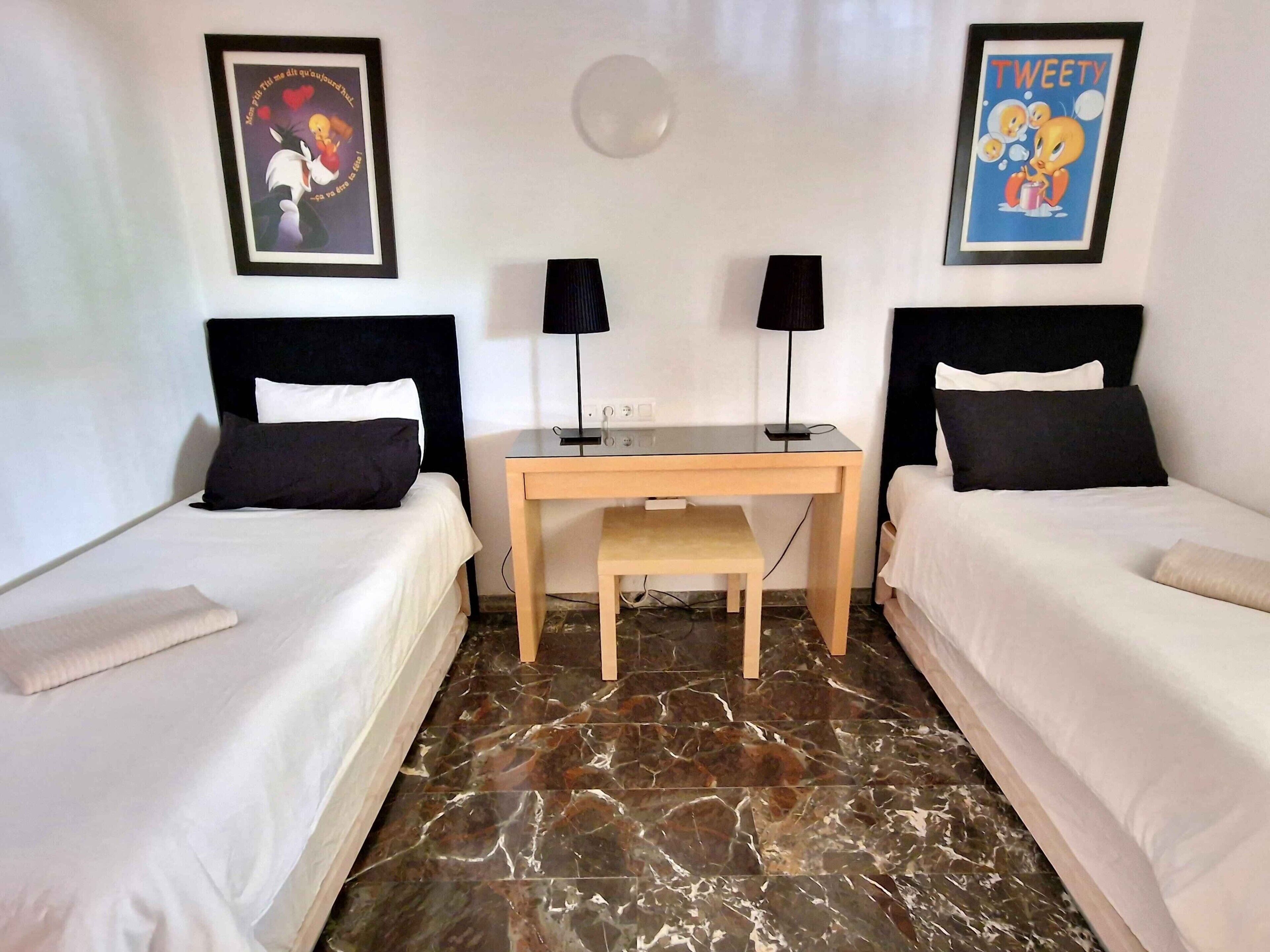 Iron/ironing board, WiFi, bed sheets