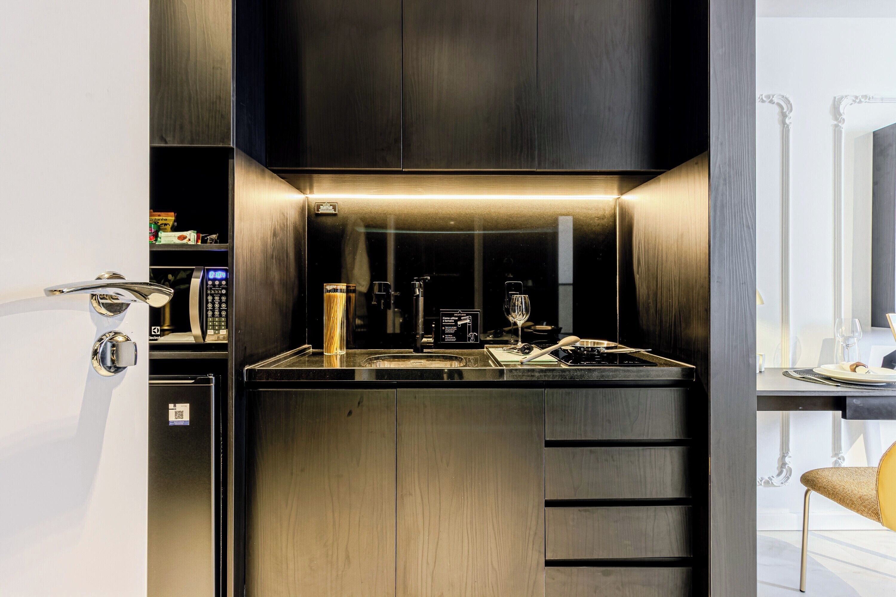 Studio Casal PNE | Dapur peribadi | Peti sejuk mini, ketuhar gelombang mikro, dapur, pembancuh kopi espreso 