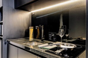 Mini-fridge, microwave, stovetop, espresso maker - One of a Kind Charlie Hotel Ibirapuera (Sao Paulo)