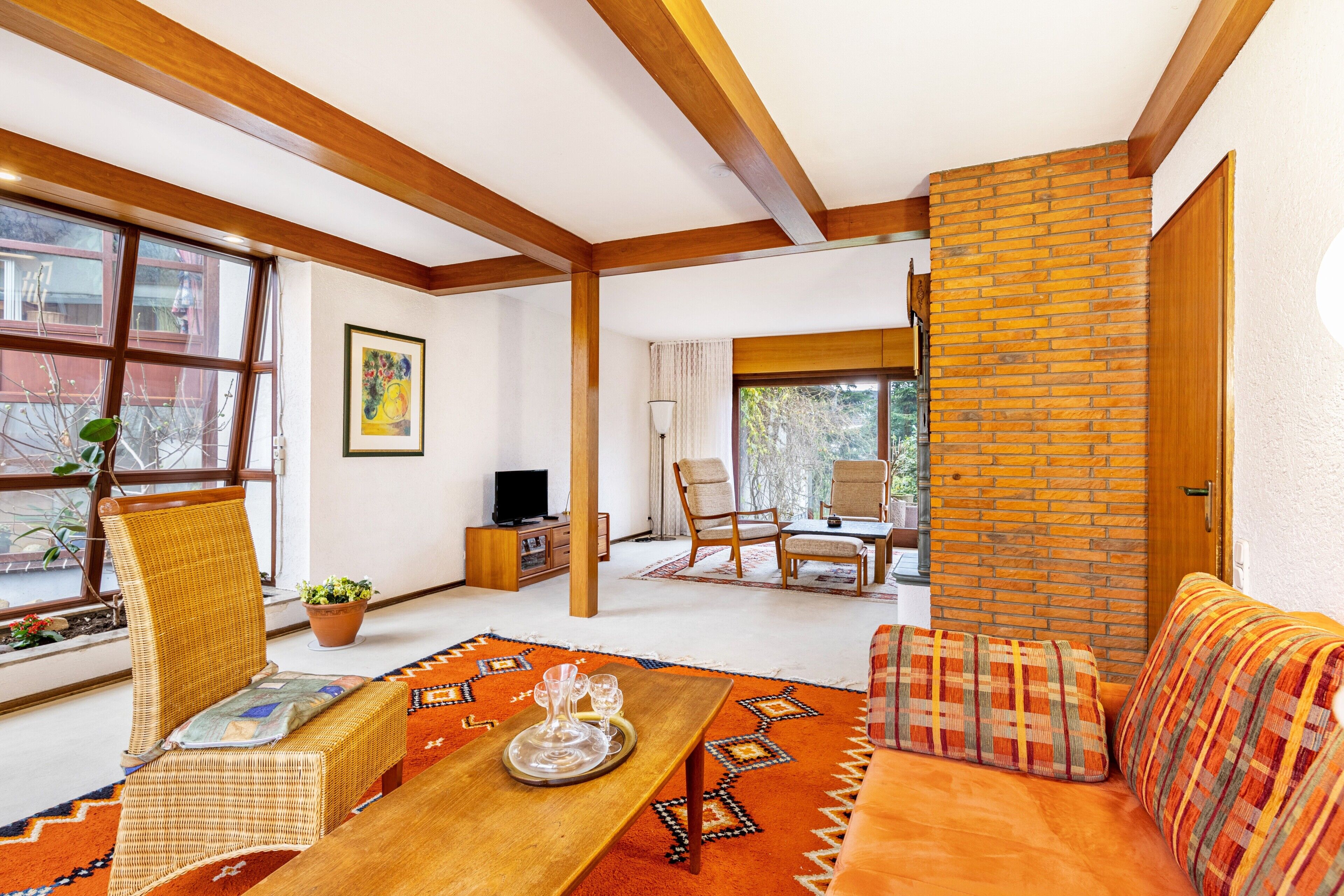 TV, fireplace, stereo