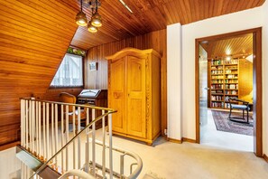 Interior - Holiday Home 'Hebborn' with Private Terrace, Shared Garden and Wi-Fi (Bergisch Gladbach)