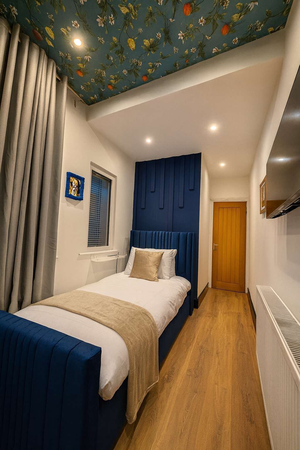 2 bedrooms, desk, iron/ironing board, WiFi