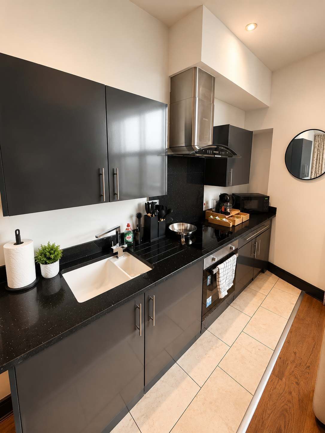 Coffee/tea maker, fridge, microwave, oven