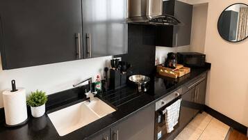 Coffee/tea maker, fridge, microwave, oven