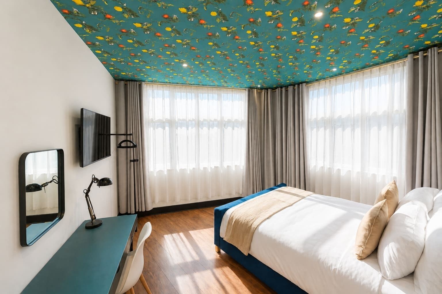 2 bedrooms, desk, iron/ironing board, WiFi