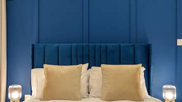 Desk, iron/ironing board, WiFi, bed sheets