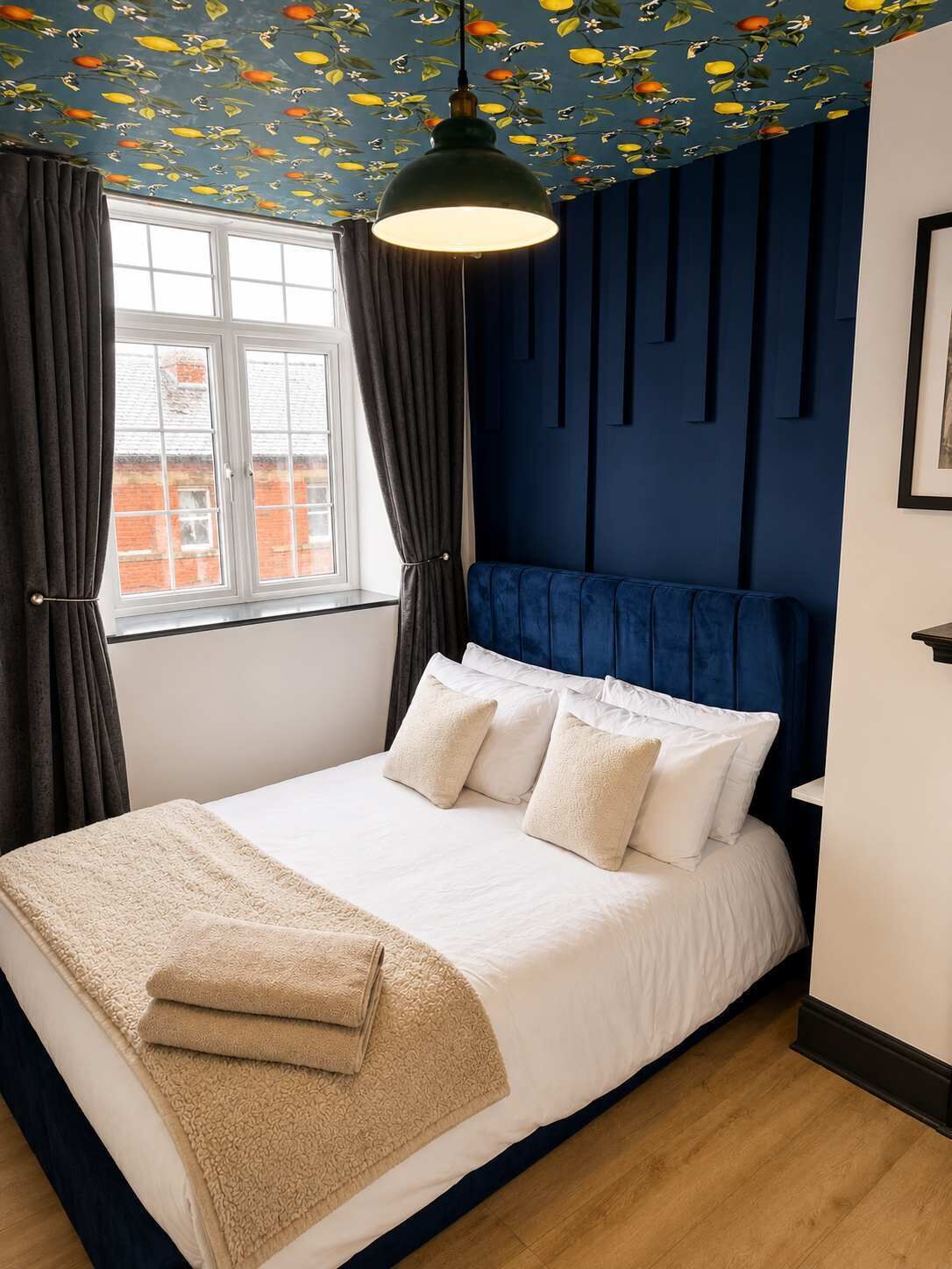 2 bedrooms, desk, iron/ironing board, WiFi