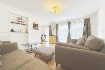 Wycombe Oasis - Cozy 3-bed House Retreat