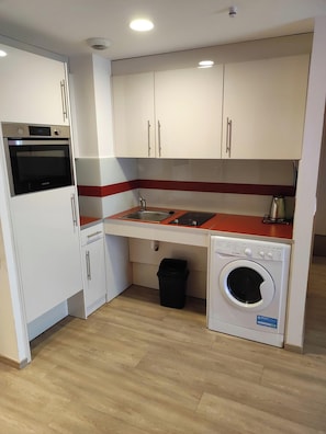 Studio Familial | Cuisine privée | Réfrigérateur, micro-ondes, plaque de cuisson