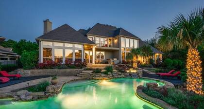 Lakeside Resort
Beautiful 5-bedroom house with AC in tranquil Highland Village