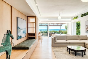 TV, offices - Elegant Fresnaye Ocean View 4bed Nerine Manor (Cape Town)