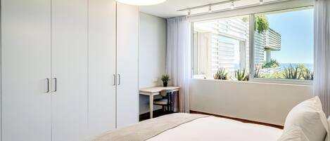 Skrivebord, strykejern/-brett, wi-fi og sengetøy