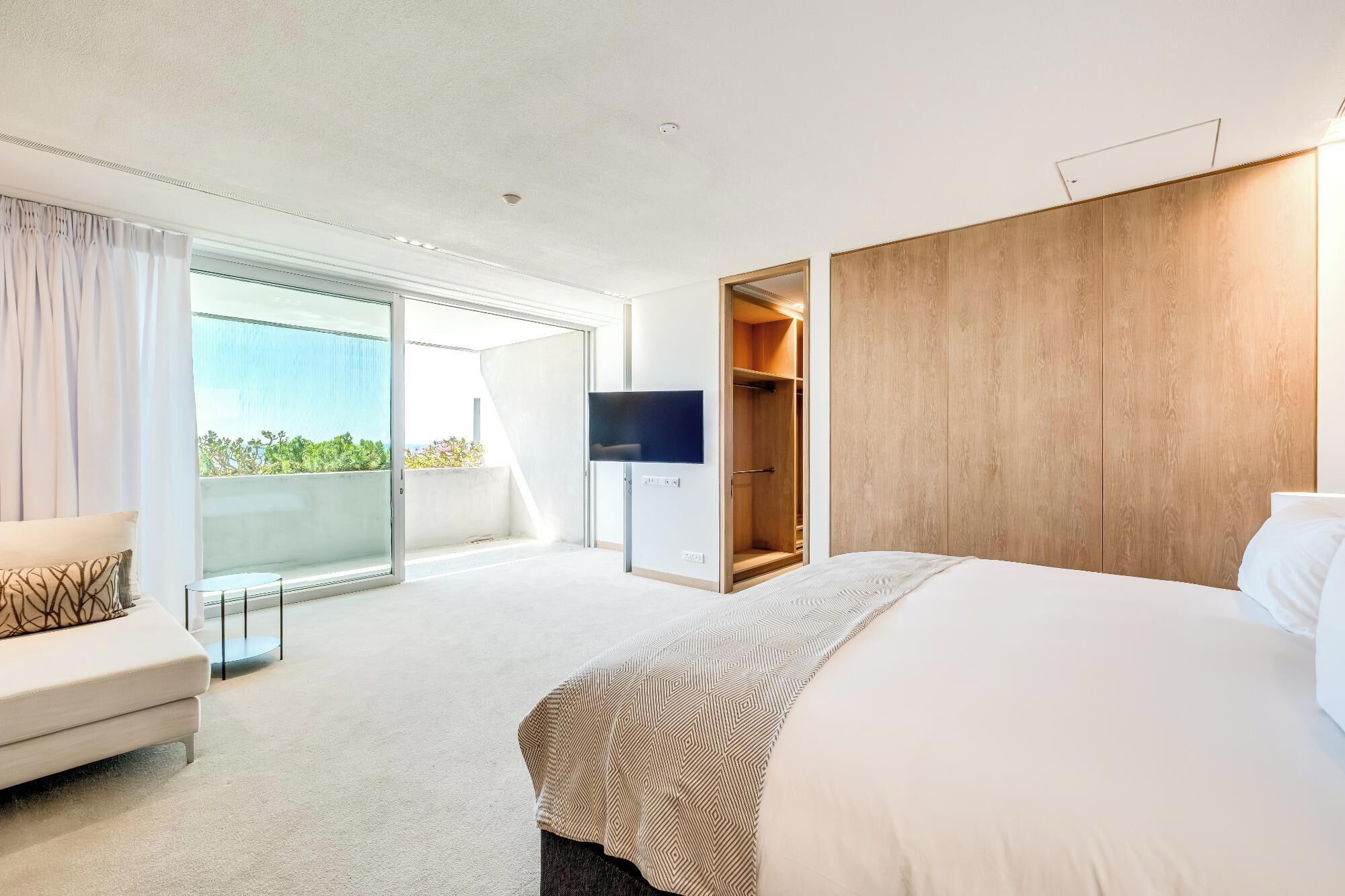 Una scrivania, ferro/asse da stiro, Wi-Fi, lenzuola