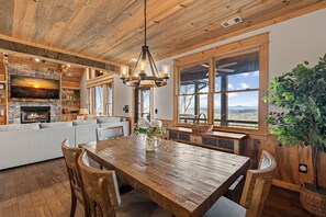 Dining - Luxury cabin: Mountain views, 3 fireplaces, hot tub, game room, near downtown. (Blue Ridge)