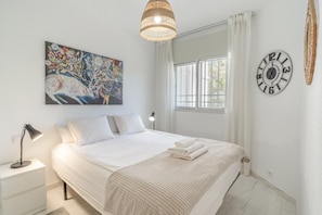 Iron/ironing board, WiFi, bed sheets