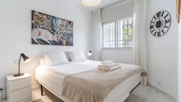 Iron/ironing board, WiFi, bed sheets