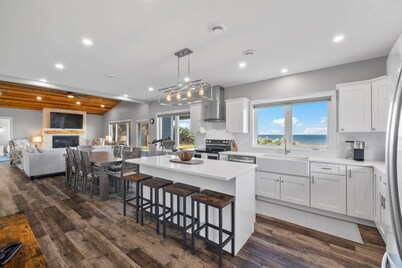 Coastal Bungalow by the Sea with Private Hot Tub, Ocean Views & Beach Access