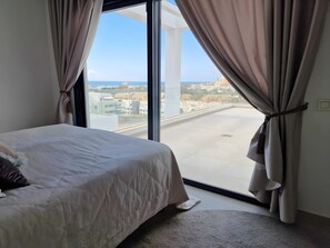 Room - Modern Villa Lynx with Sauna, Heated Infinity Pool, and Garden (Las Lagunas de Mijas)