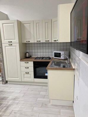 Private kitchen - Lucy vacation home studio apartment located within walking distance from port of torre del greco (Torre del Greco)