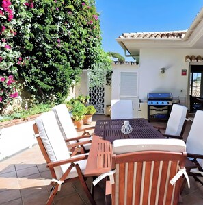 屋外ダイニングエリア