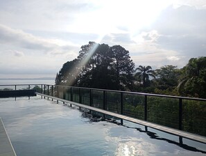 Kolam renang terbuka 