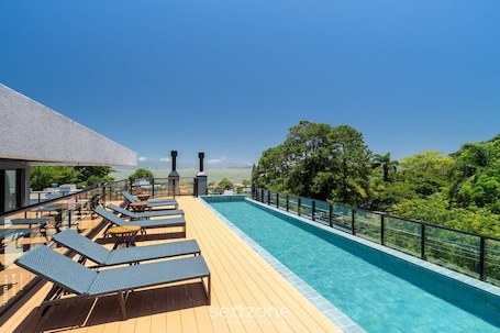 Piscina. Estúdio premium com varanda e sol da manhã SGR0217