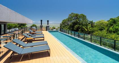 Estúdio premium com varanda e sol da manhã SGR0217