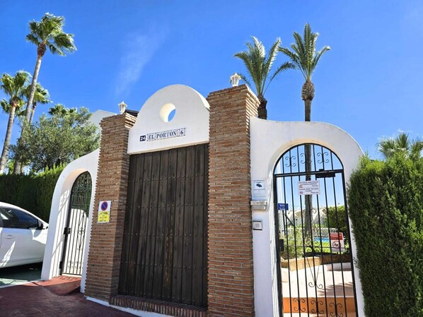 Exterior - Spectacular Sea Views, Pool & Garden – Calahonda Apartment for 6 (Sitio de Calahonda)