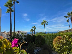 Property grounds - Spectacular Sea Views, Pool & Garden – Calahonda Apartment for 6 (Sitio de Calahonda)