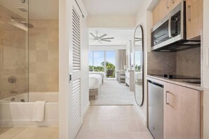 Desk, WiFi - Newly Renovated Ritz-Carlton Key Biscayne Suite (Key biscayne)