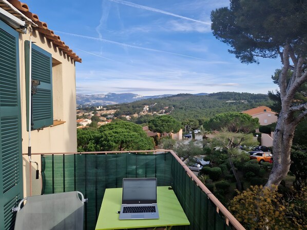 Property grounds - Studio "La Bonbonnière" with Mountain View, Shared Pool and Gardens (Saint-Mandrier-sur-Mer)