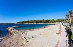 Beach nearby - Studio “La Bonbonnière” with Mountain View, Shared Pool and Gardens (Saint-Mandrier-sur-Mer)