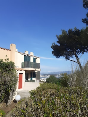 Exterior - Studio "La Bonbonnière" with Mountain View, Shared Pool and Gardens (Saint-Mandrier-sur-Mer)