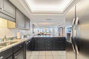 Fridge, microwave, oven, stovetop - Great 2-bedroom condo, steps to the beach! (St Augustine)