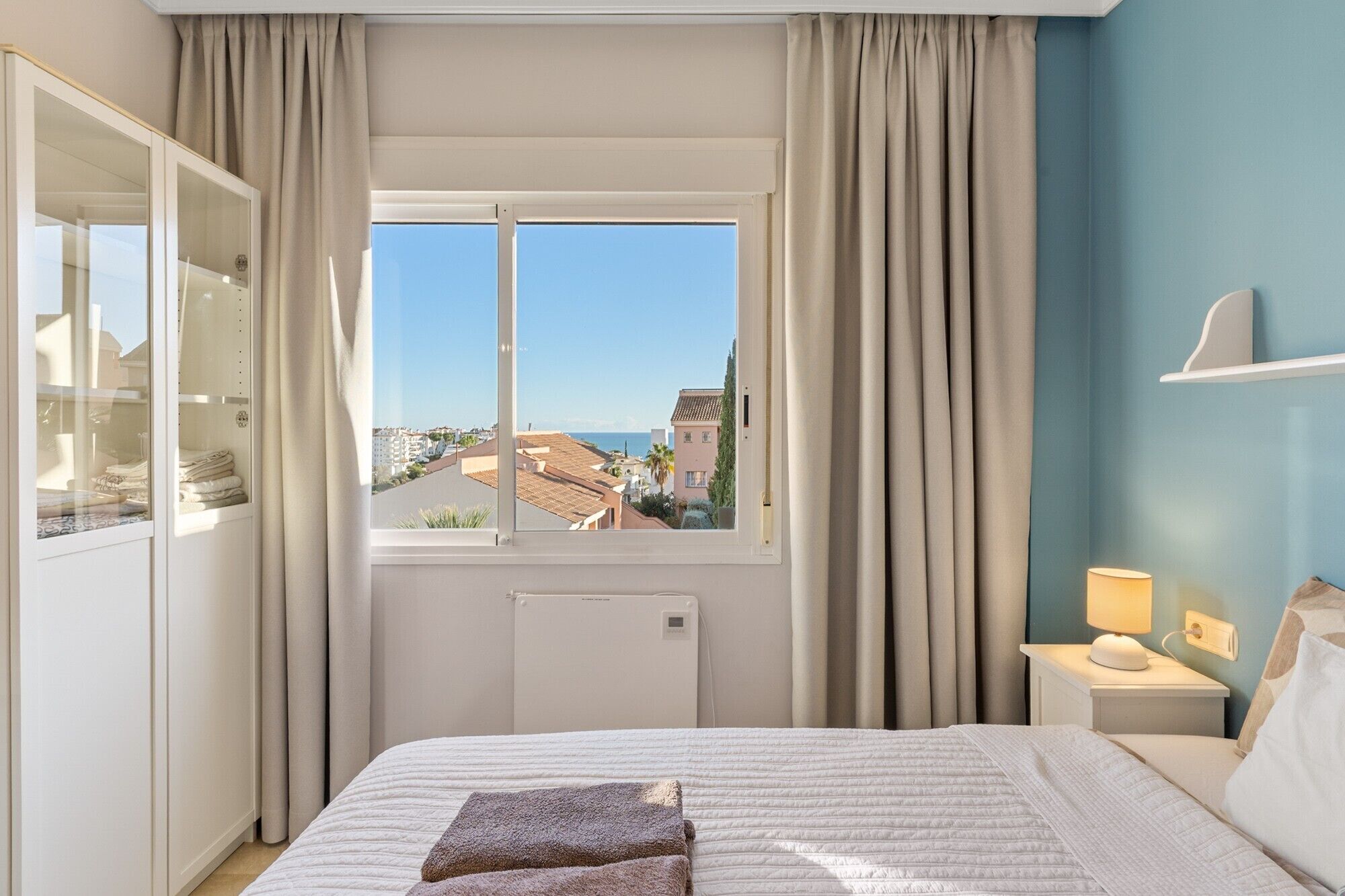 Iron/ironing board, WiFi, bed sheets