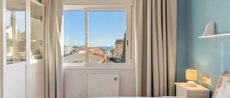 Silitysrauta/-lauta, Wi-Fi, vuodevaatteet