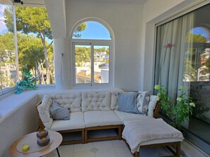 TV - Spacious Studio 400 Meters from the Beach (Sitio de Calahonda)
